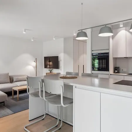 Apartment 5 Bedroom Amazing In Tossens *